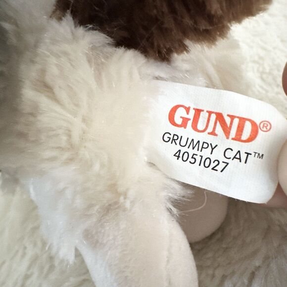 Gund Grumpy Cat Superhero Cape Plush Mini 6” Stuffed Animal Toy - Picture 4 of 5